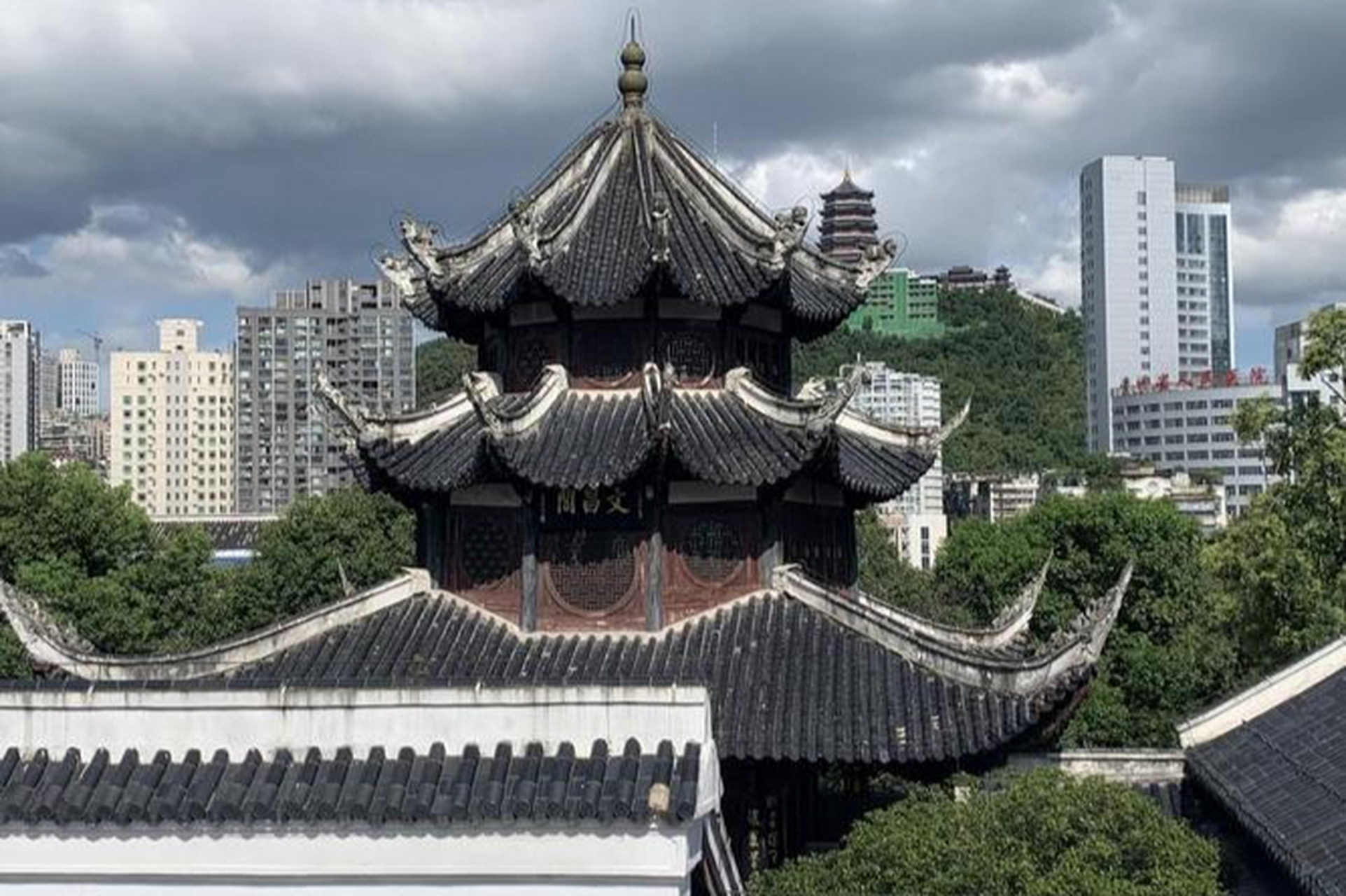 贵阳文昌阁,是国内独一无二的阁楼结构,让人惊叹不已!