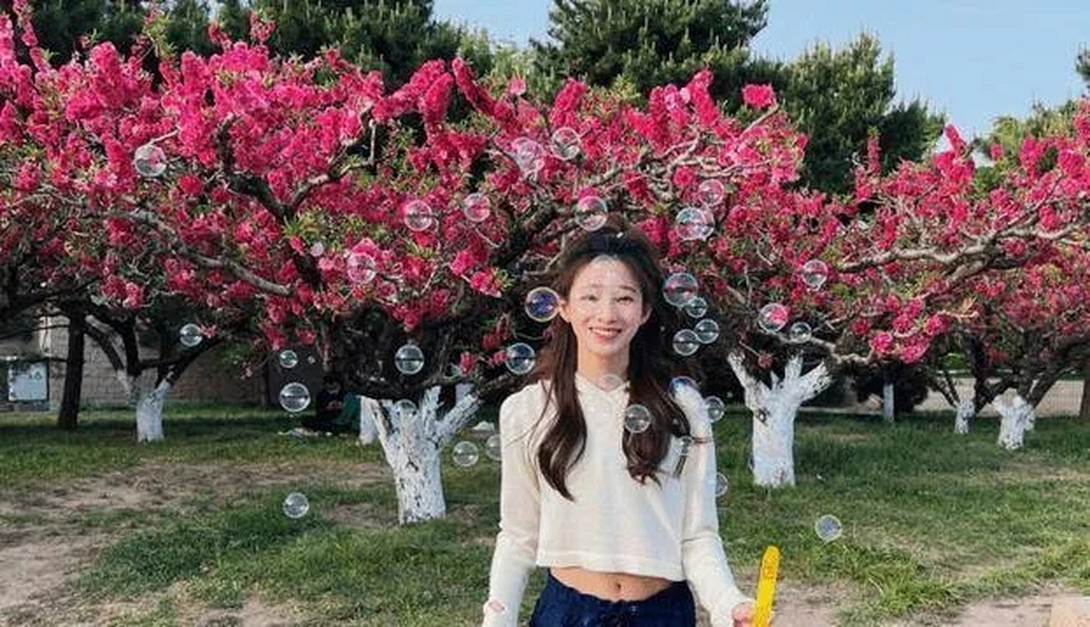 央视90后女主持马凡舒,娃娃脸,无修镜头,美吗?