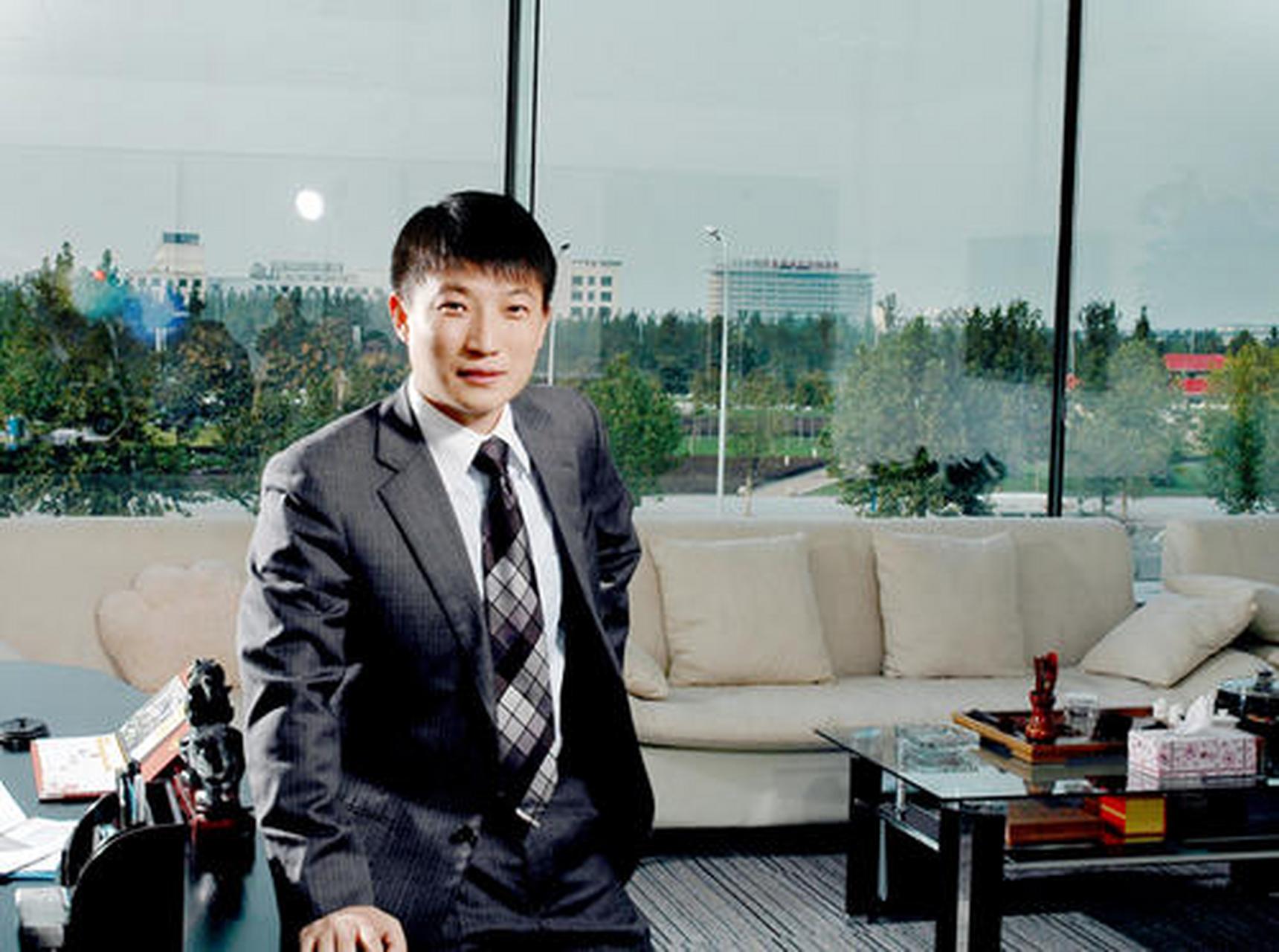 河南锐之旗董事长李少杰的传奇创业故事 李少杰,并非是it男,2000年从