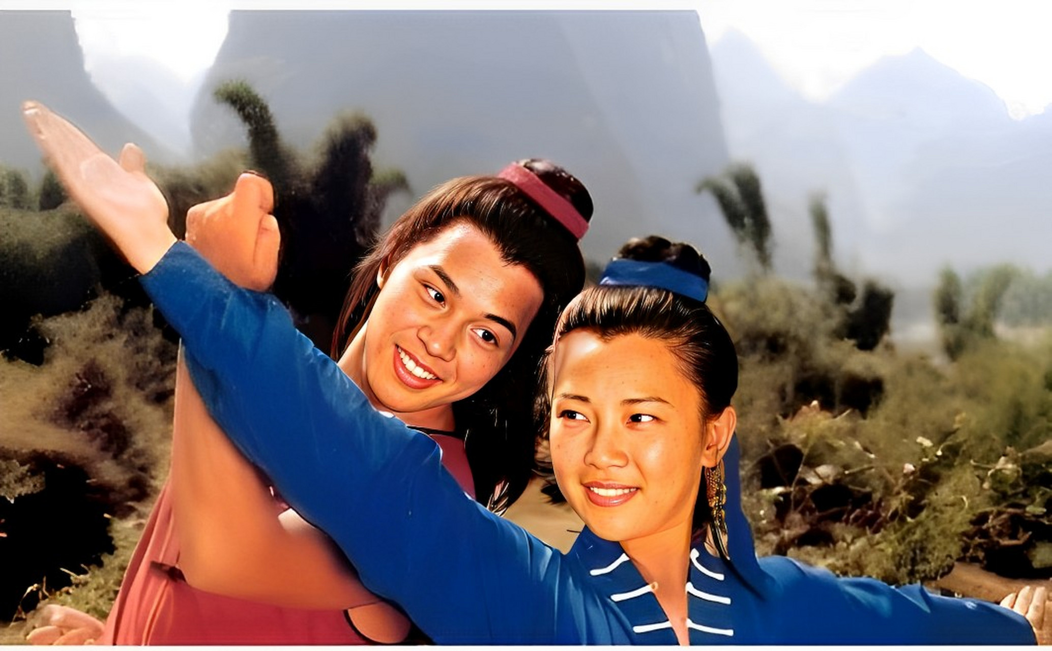 从外表上看,黄秋燕不亚于于利智,而作为李连杰的妹妹,一直对他很照顾