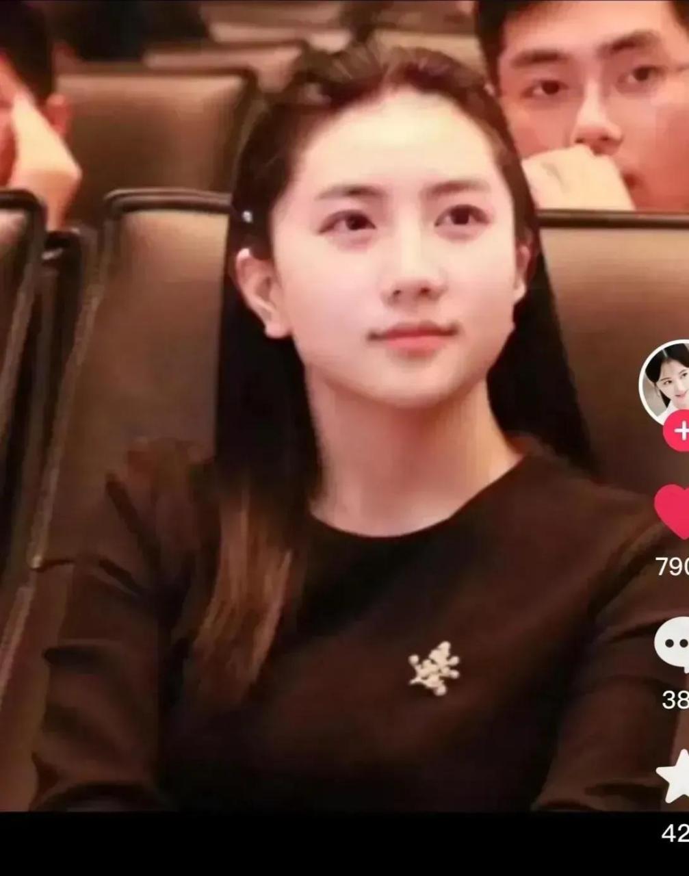 万万没有想到,华为的大小姐年轻的时候居然这么漂亮,完全可以用水出