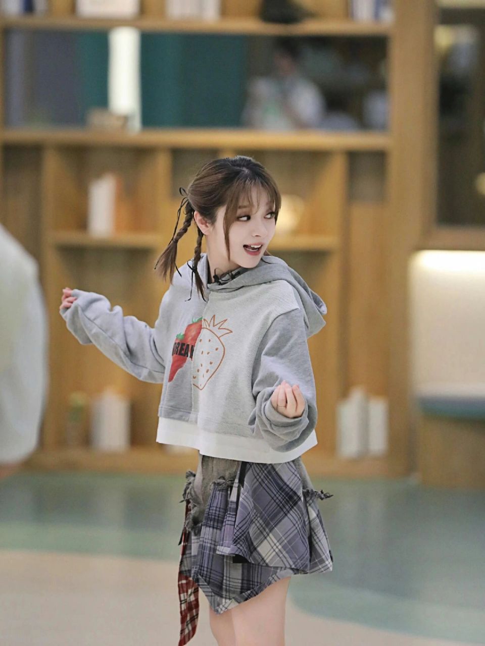 美依礼芽夏日穿搭 时髦又好看的百搭单品 小美不仅在浪姐4的舞台上