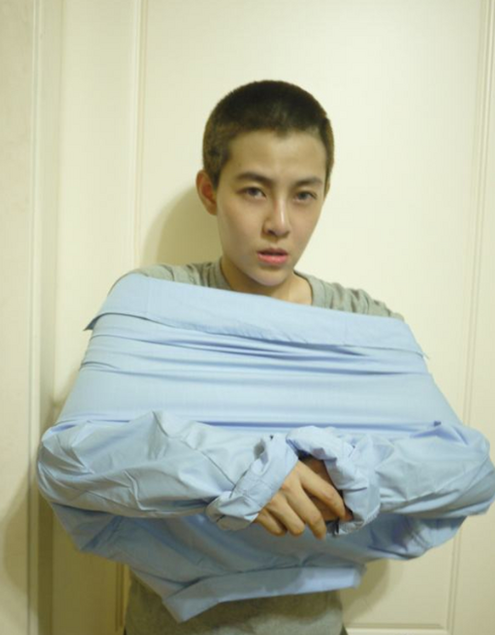 阿娇被拍到和中性密友皇甫圣华深夜同游,这是怎么了?原来,阿娇,周扬青