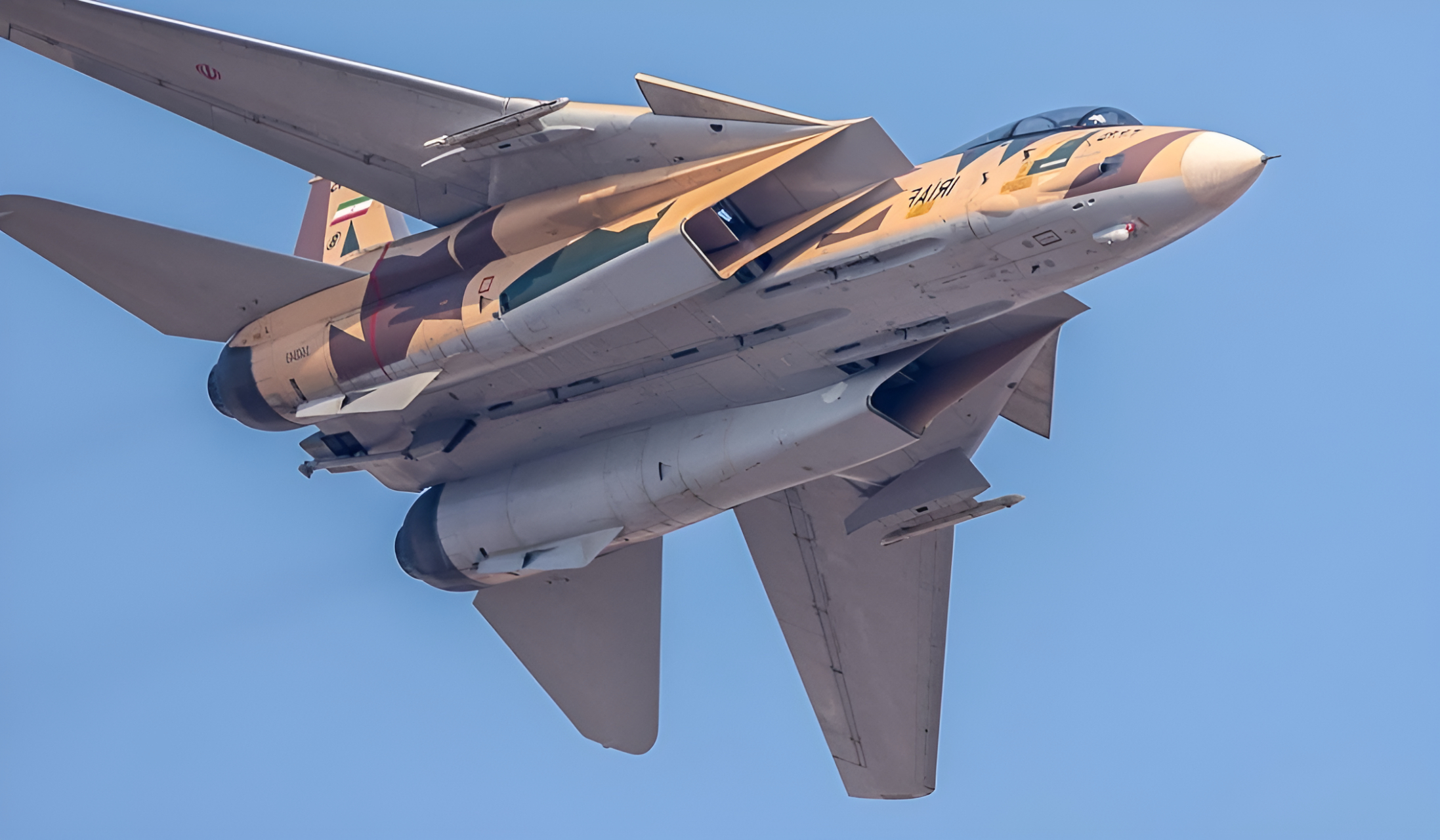 其实战斗机的腹鳍就是用来提高飞机的稳定性的.