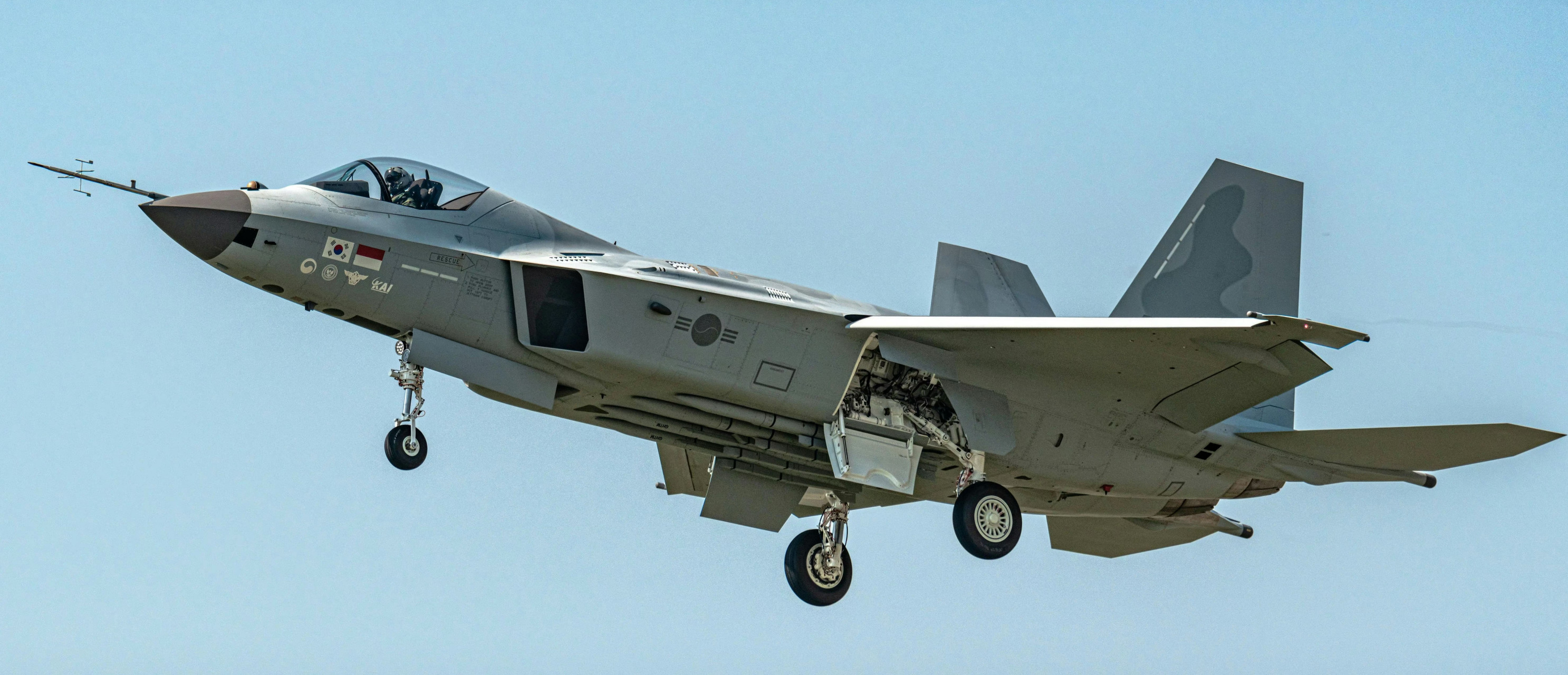 目前kf-21战斗机是国外研制中进度最快的新一代战斗机,是典型的4.