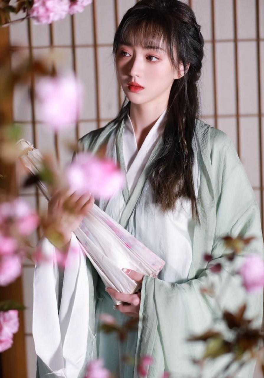 美女小姐姐王亦然迷人美照欣赏,真好看啊