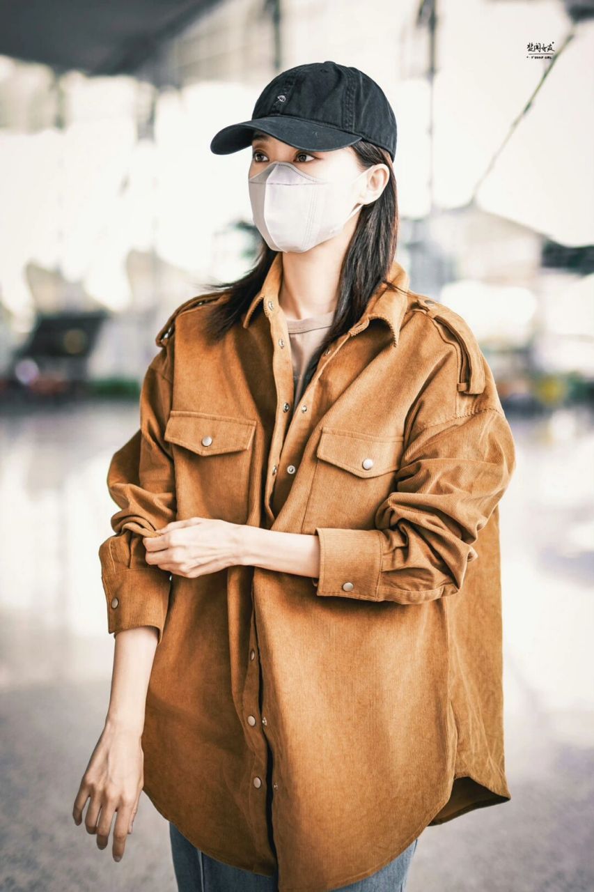 杨紫,张小斐 男友风秋季衬衣穿搭～ 杨紫和张小斐昨日机场私服 都选择