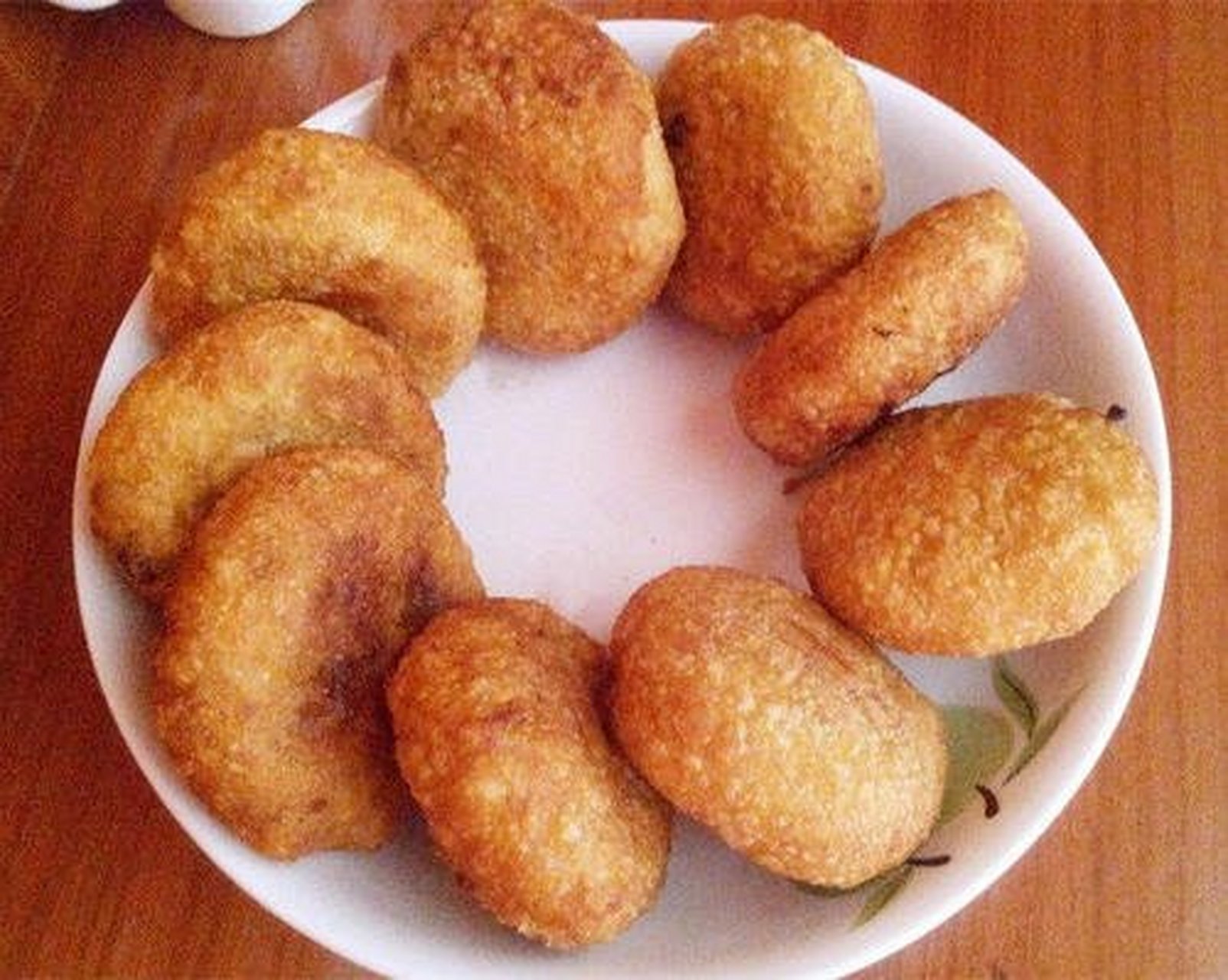 探秦商,品陕味# #城市情报员# 油糕:油糕是用烫面制成的一种甜品.