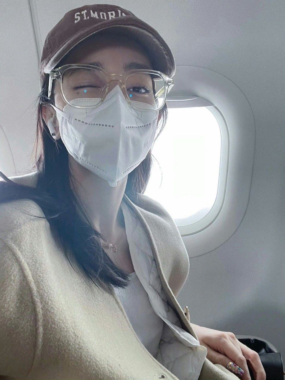 有被迪丽热巴的美甲惊到 大拇指好长!好亮!好闪!