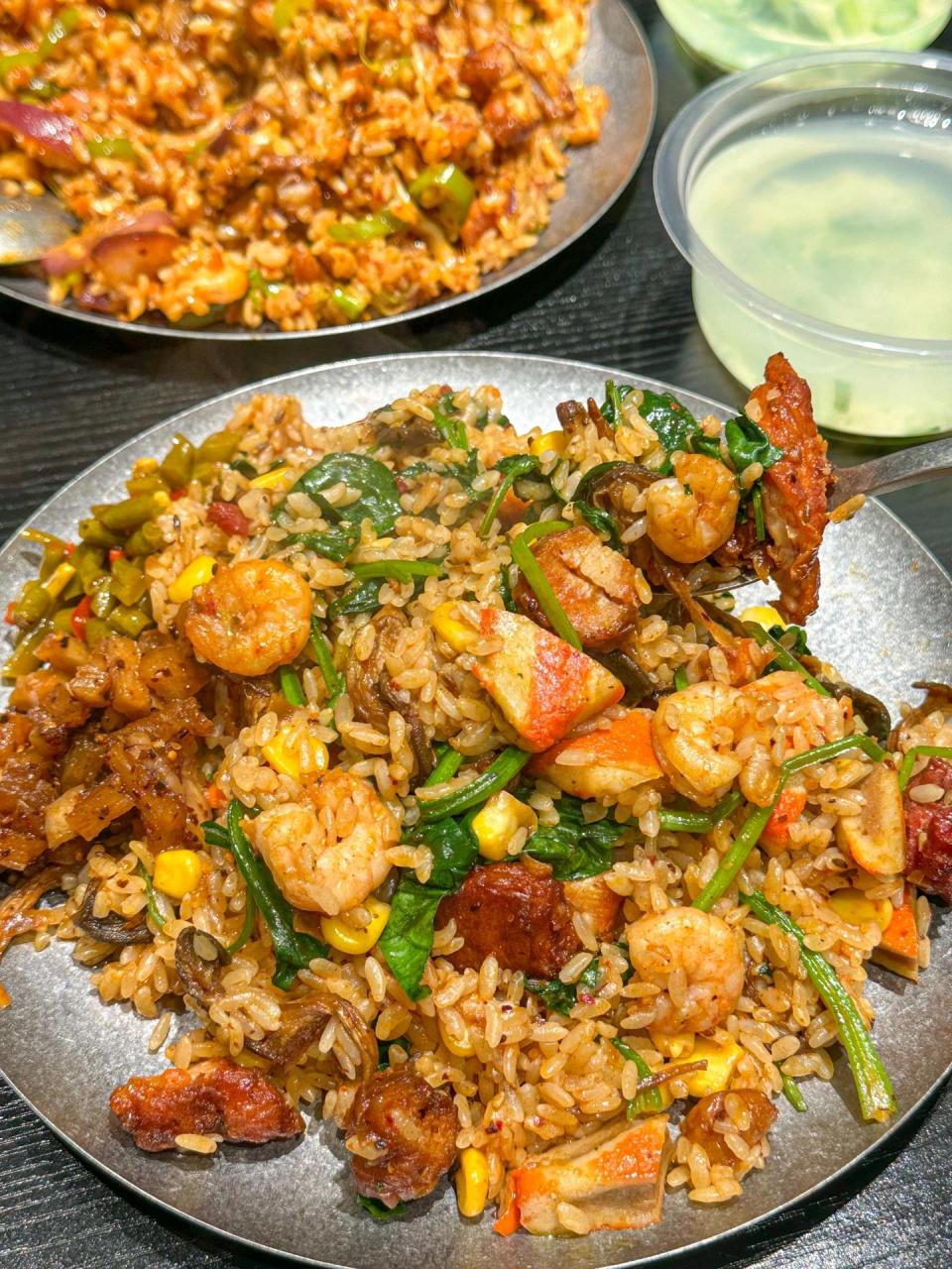 炸串炒饭好绝…  啊啊啊一周连吃三次的东北炸串炒饭!人均才20 !