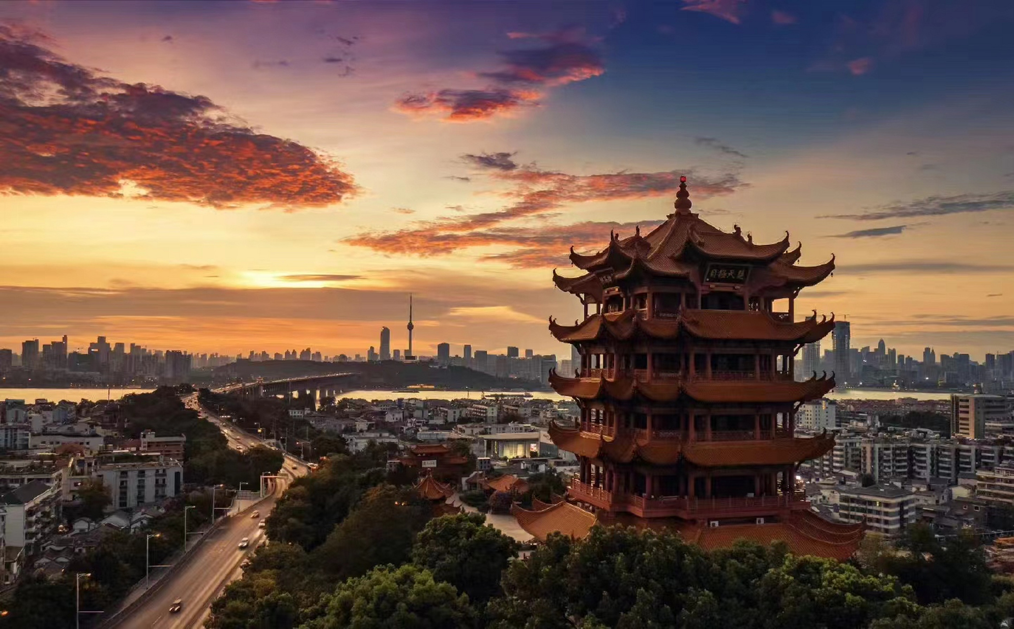 寻美中国# #寻美湖北# 【网络代表人士荆楚行·走进武汉】武汉市是 