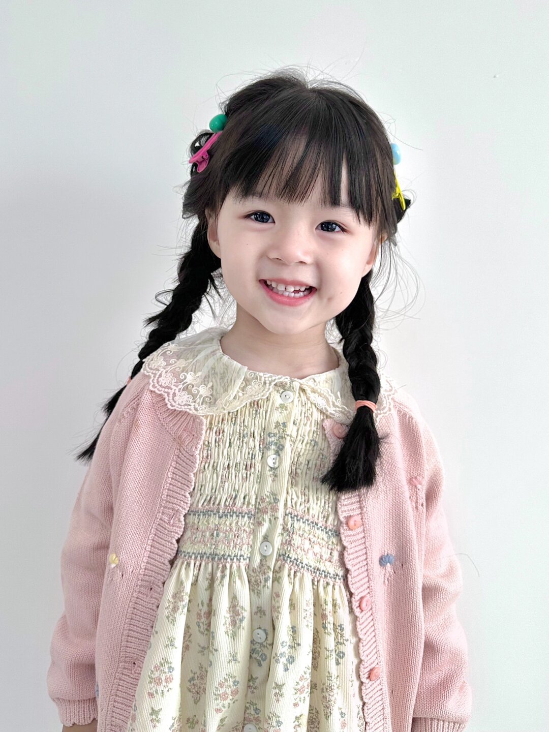 小女孩的穿搭总是能够给人带来无尽的惊喜和感动.萌娃的出现