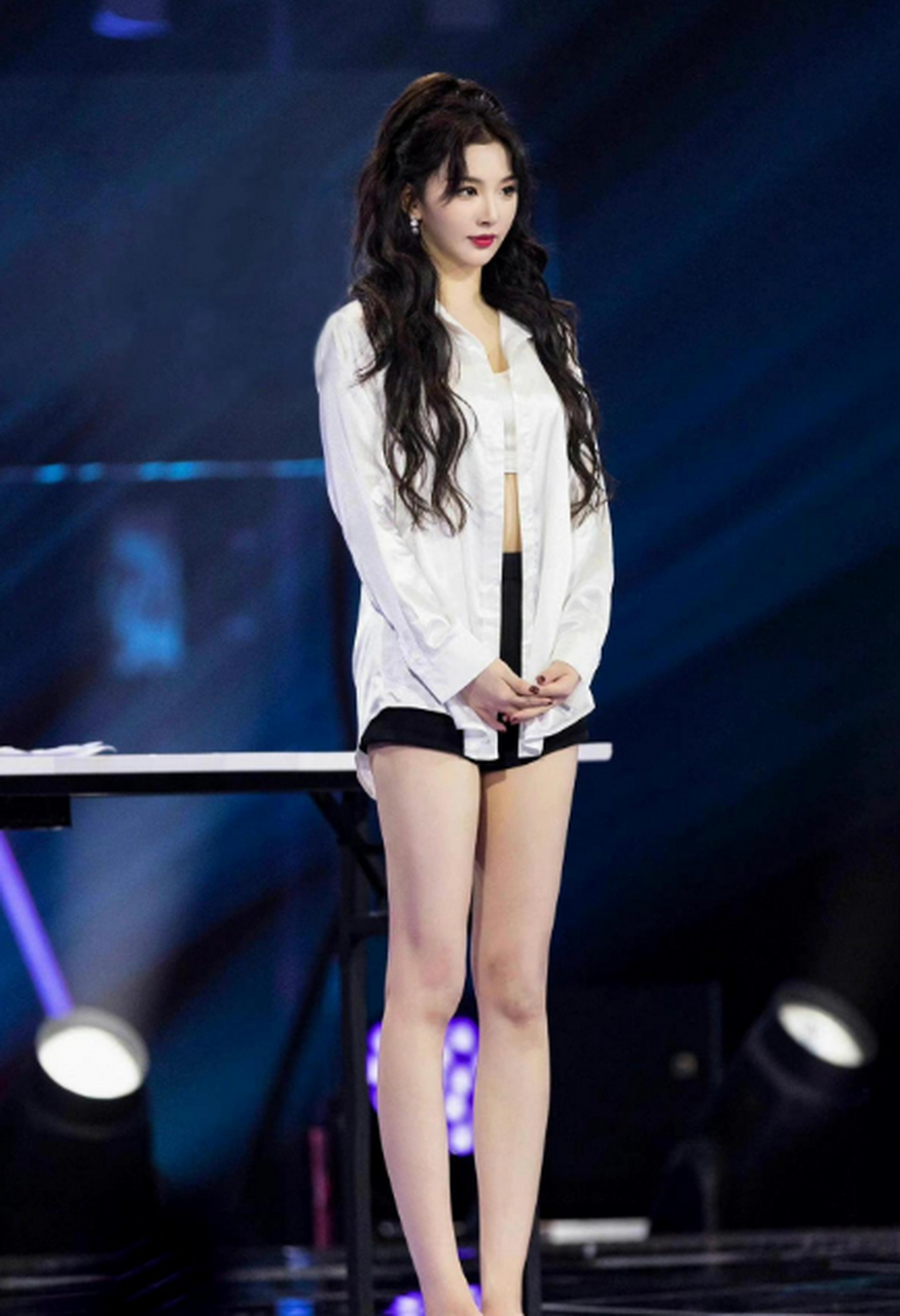 孔雪儿这身材真的太好了,这大长腿,太吸睛了