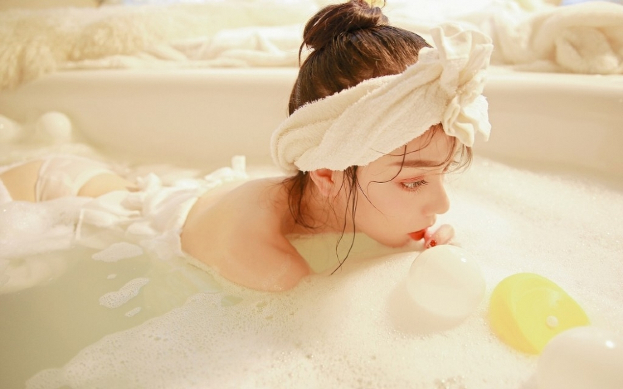 浴室浴缸大胆美女唯美泡沫私房照