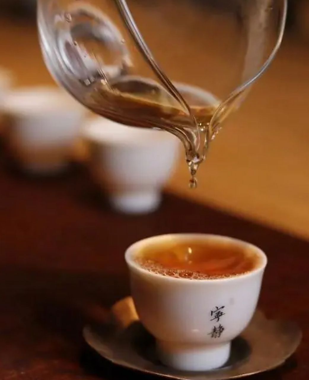 今天看到一句话,深有感触:人生就像一杯茶,只有尝过苦涩和甘香,才能