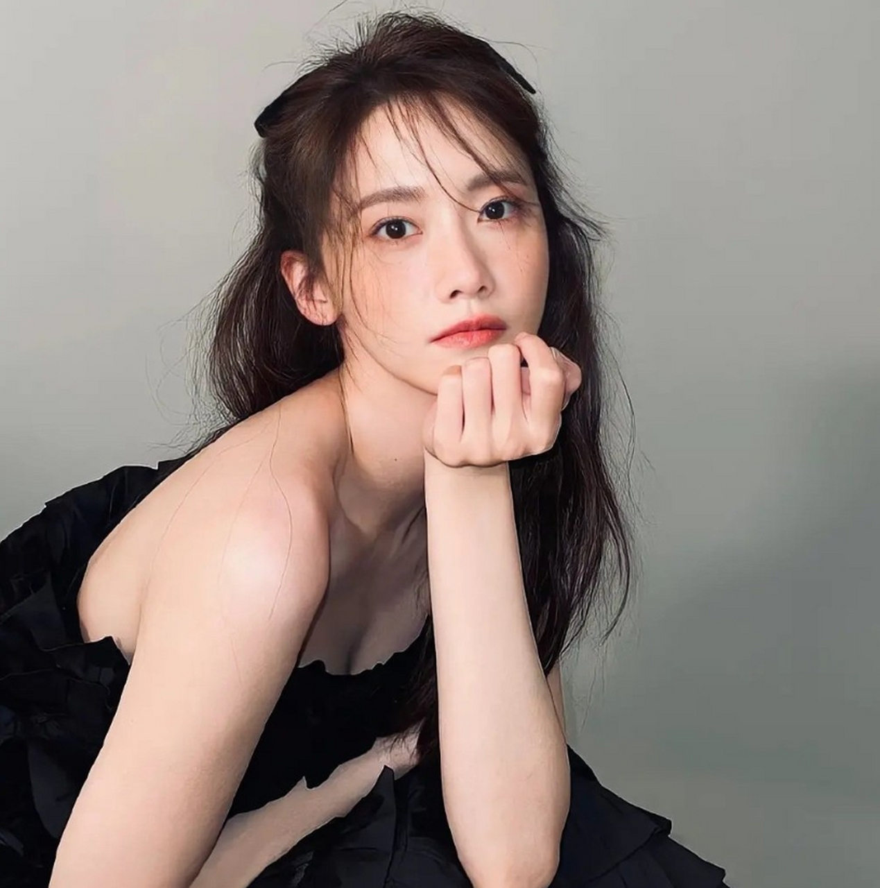 骨感清秀,极致美颜的#林允儿# 一双爱笑的眼睛,甜美的笑容,一笑心都化