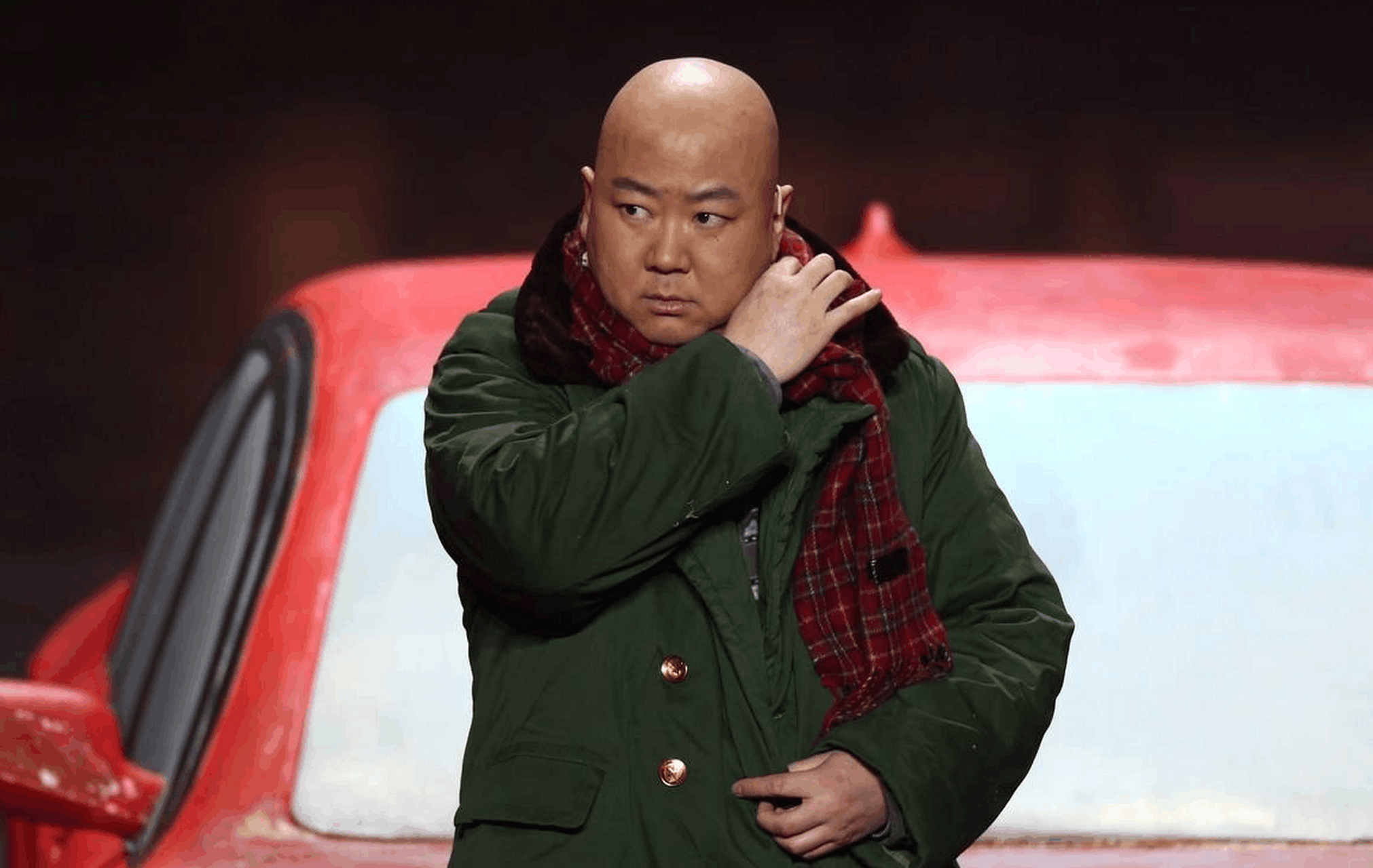 "面对亲戚的提问,郭冬临哭笑不得,坦言:"都是舞台上的搭档"!