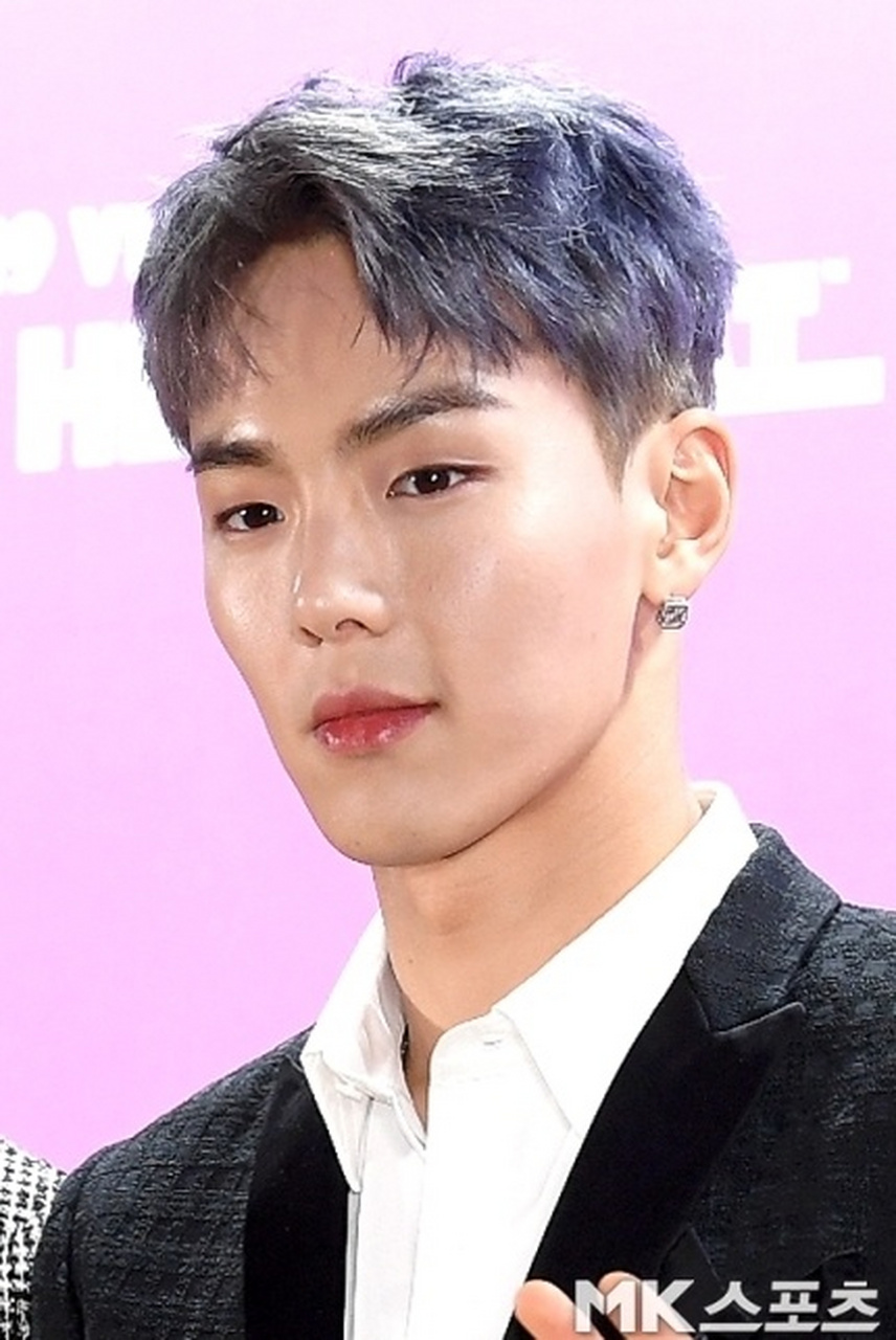 4月21日,韩国男团monsta x成员shownu将结束社会服务要员工作后退伍.