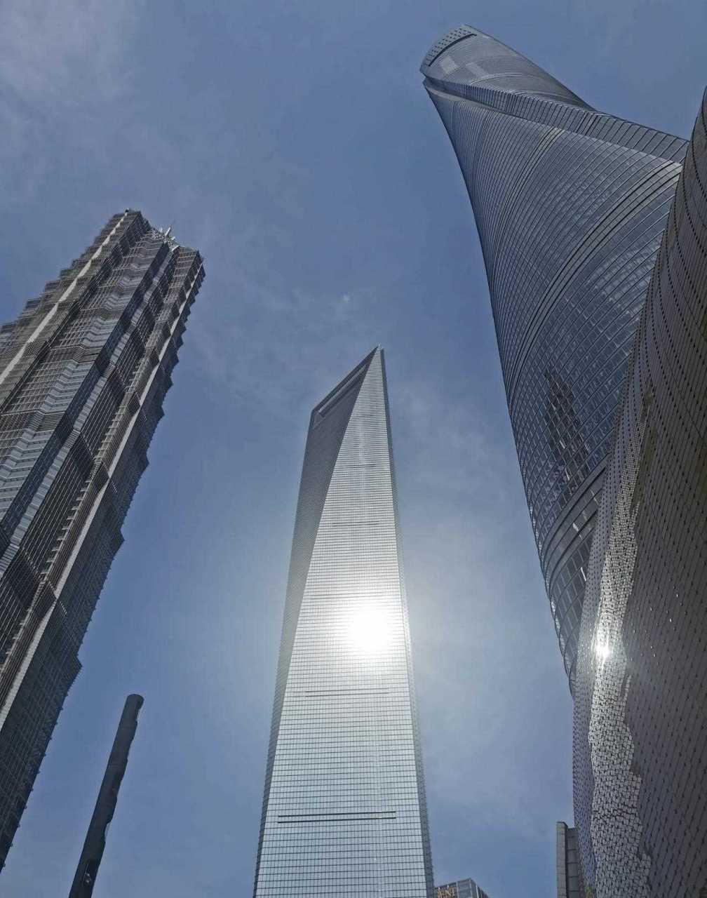 [汗] 这是个伪命题的问题,越有钱越想有钱,约不想辞职,除非看到新的赚