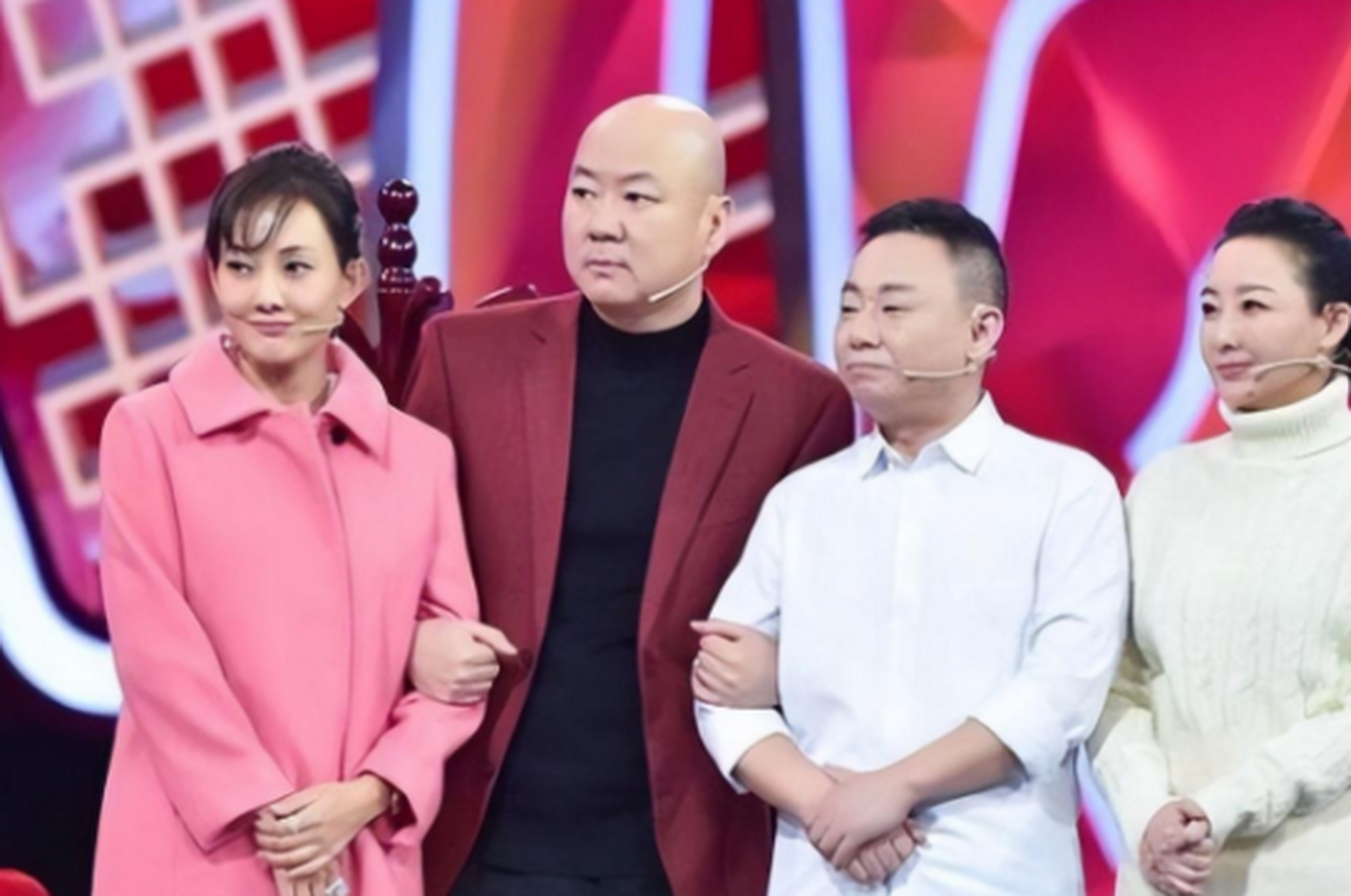 有一次回老家探亲,郭冬临的亲戚问他何时与牛莉结婚,但他只是回答说:"