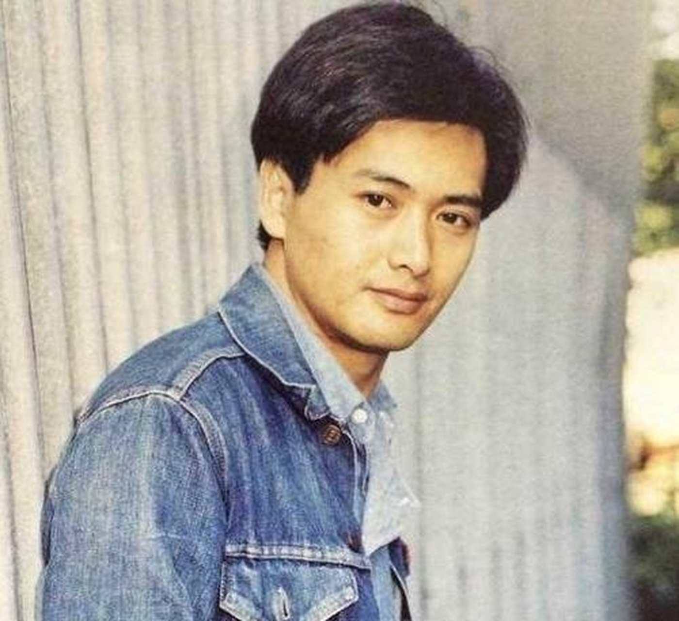 1976年,周润发的首部电影作品由张森执导的《投胎人》上映,李道洪