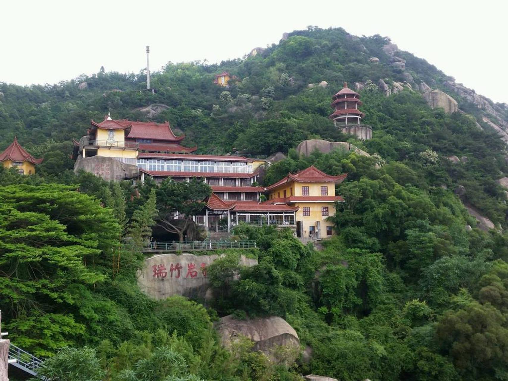 游记# 瑞竹岩:瑞竹岩依山傍水,周边的交通非常的便利,如今在漳州廖哪