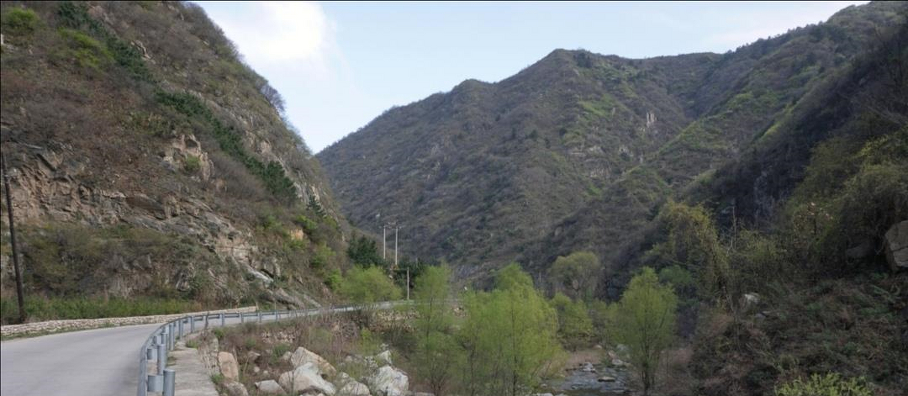 其实就是位于蓝田汤峪和岱峪之间的紫云山,据说还叫铁观山,因山顶有一