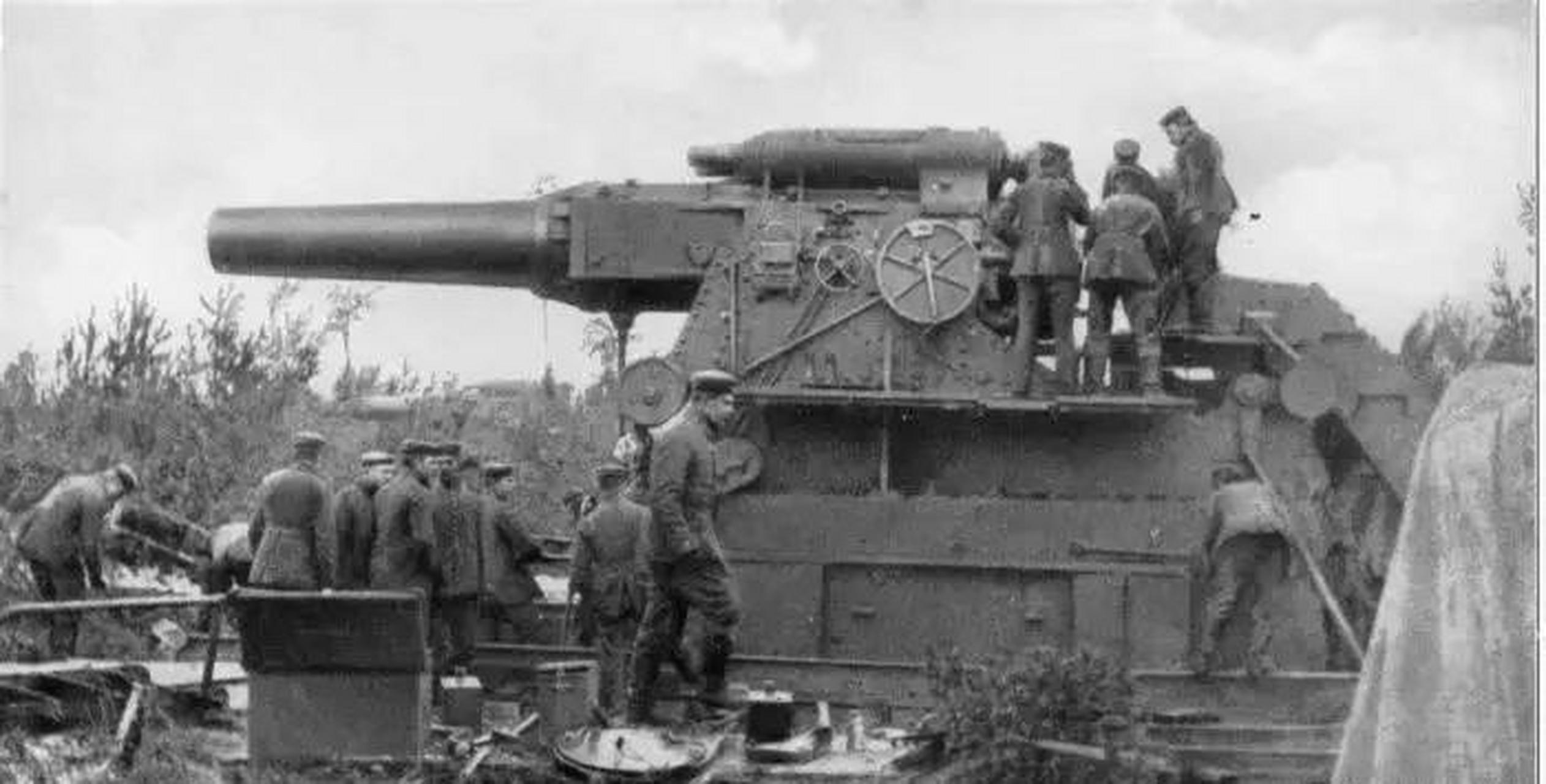 贝尔莎榴弹炮是德国克虏伯兵工厂的明星作品,该炮口径达420毫米,全重