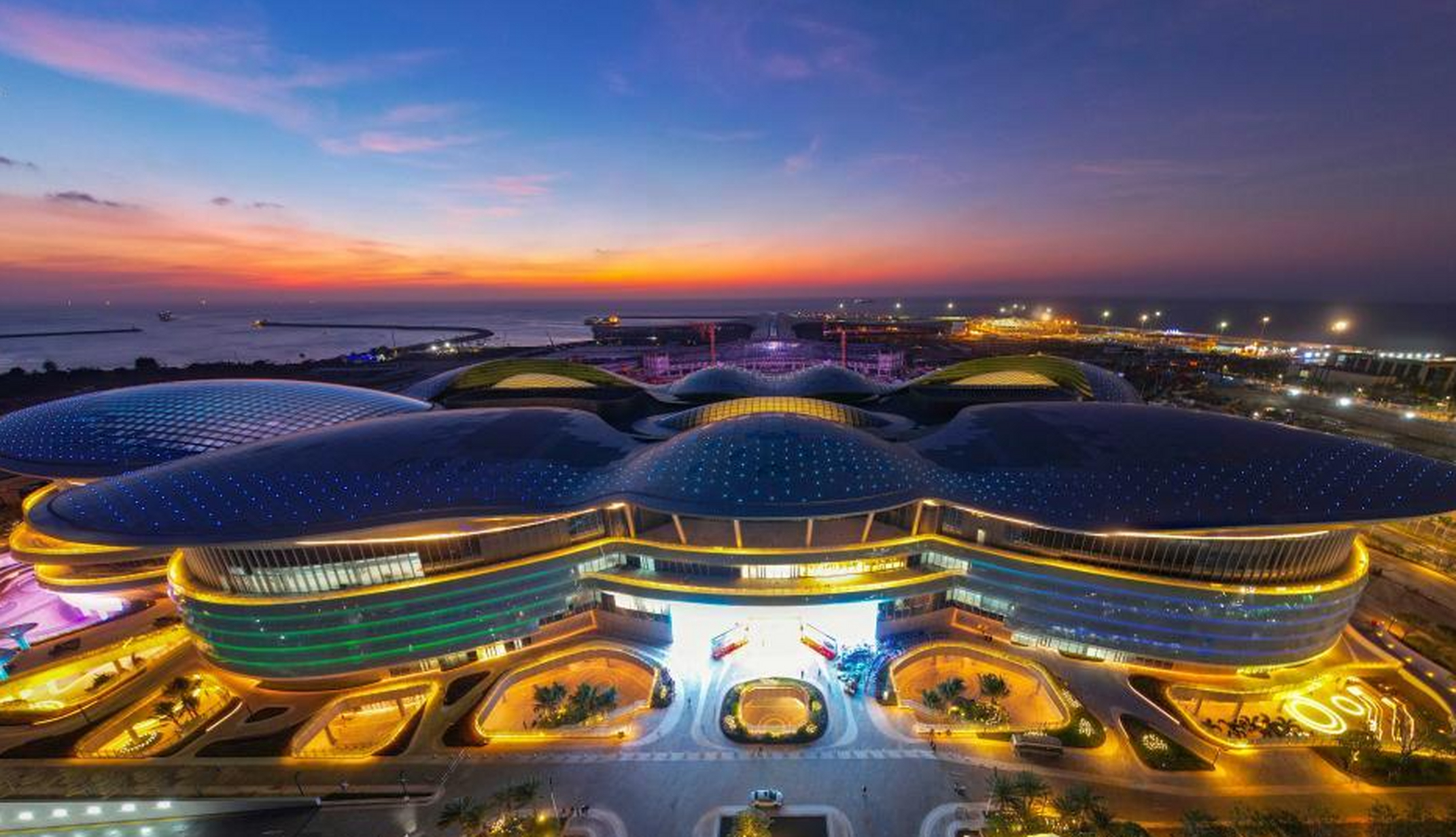 【全球最大单体免税店在海口开业】  10月28日,cdf海口国际免税城