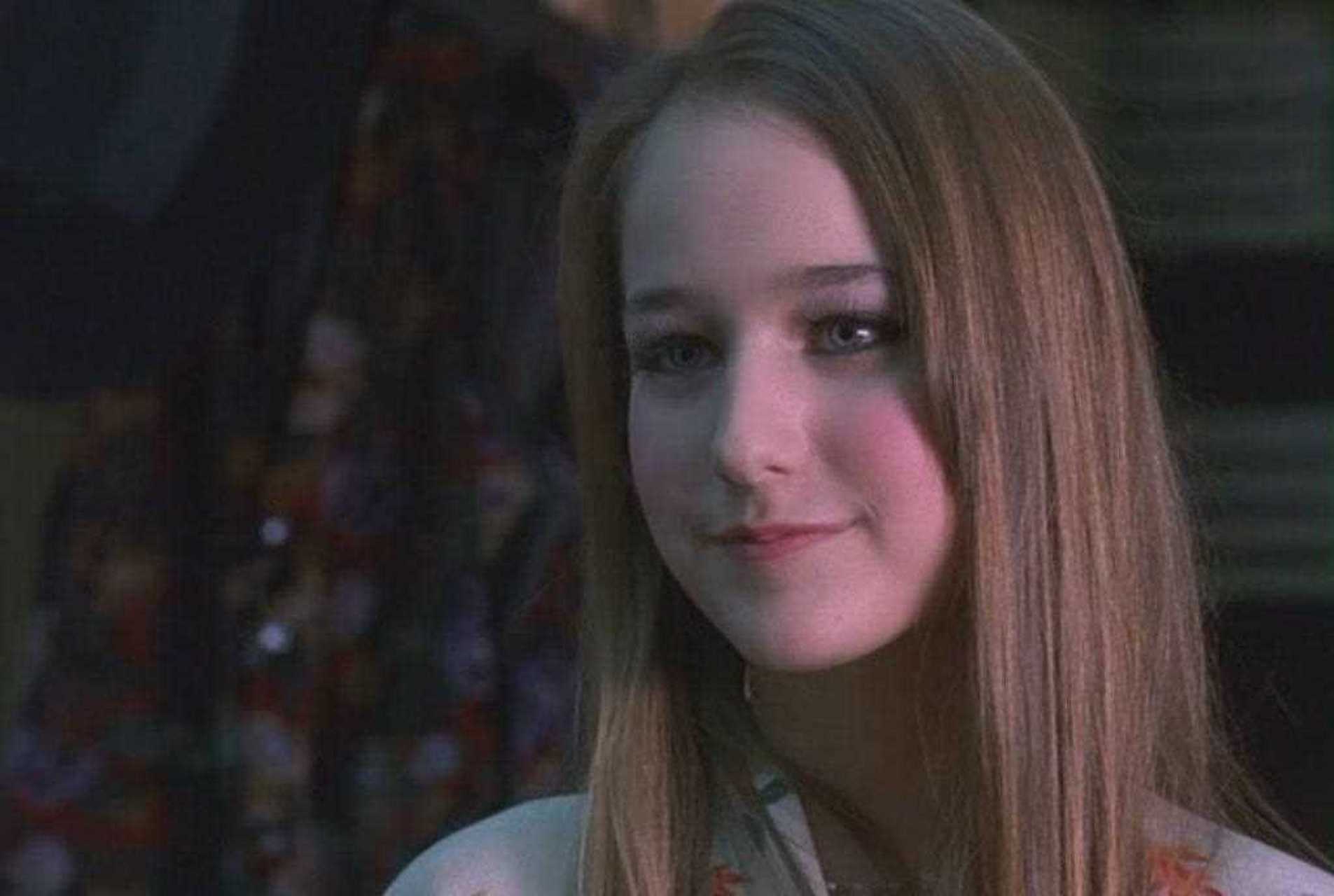 《大开眼戒》一个秘密舞会,所有人都穿着晚礼服,戴着面具,到处都是