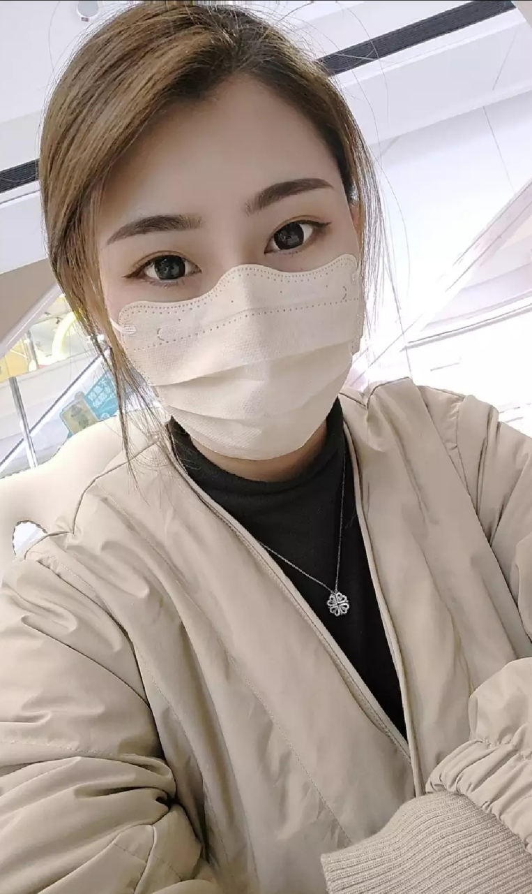 刚刚在我眼前两个大哥骑着摩托车撞在黄花园大桥的马路上,两人都站不