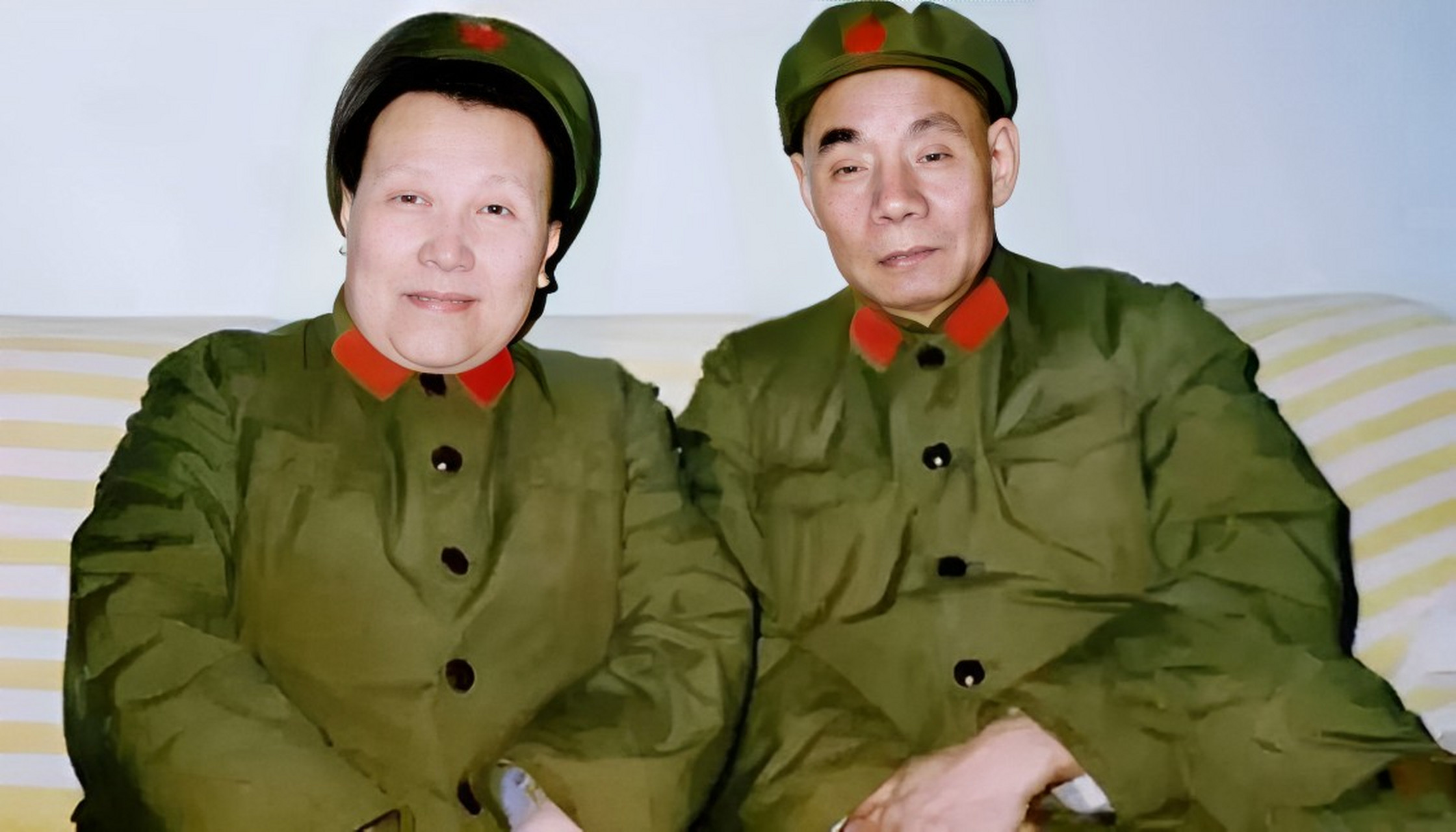 70年代吴信泉将军和夫人俞惠茹的合影!