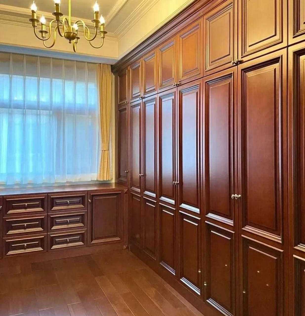 实木订制的衣帽间,有没有嗅到一股浓浓的金钱味儿?