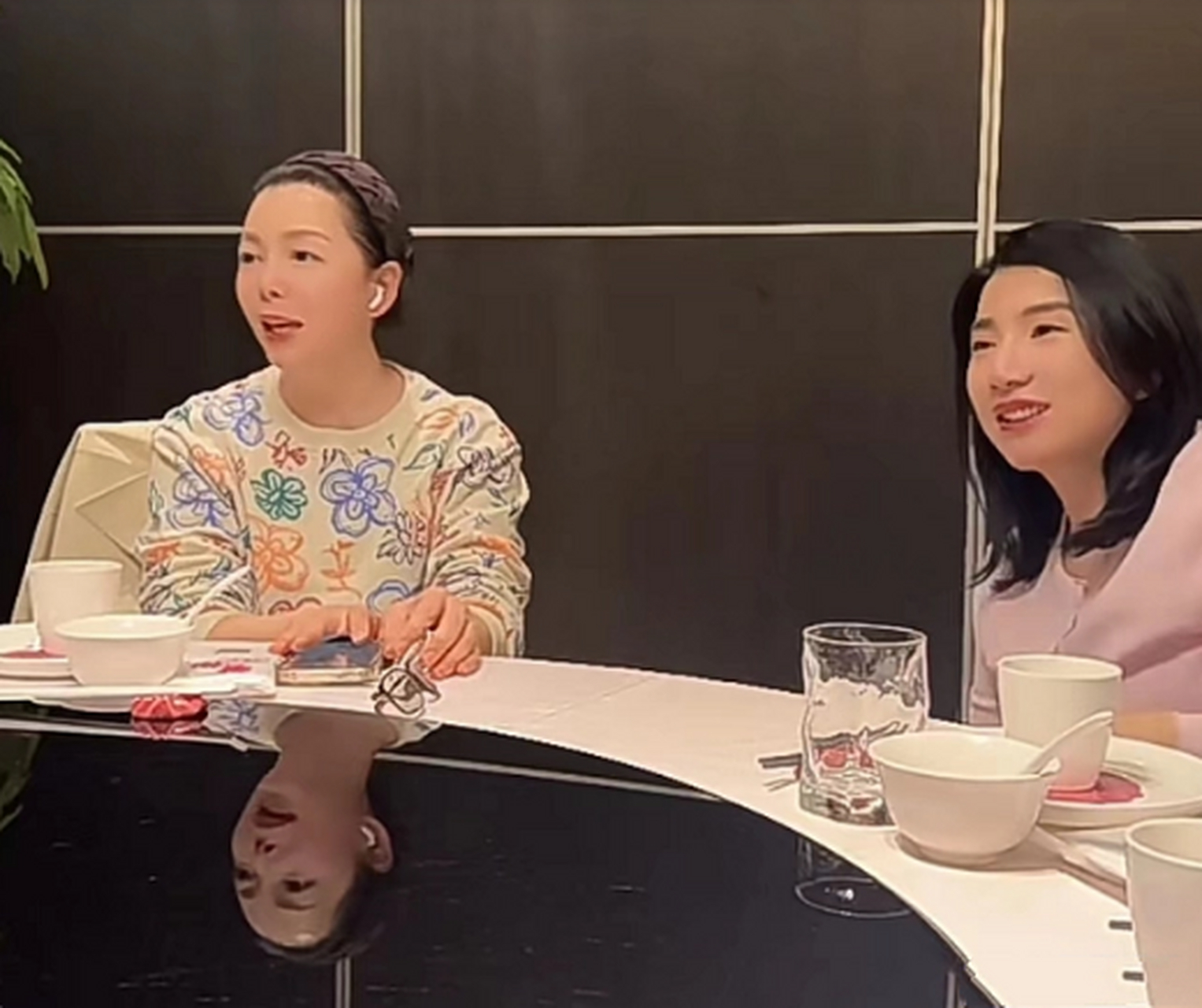 54岁主持人仇晓罕出镜,嫁富商老公淡出荧幕  提到知名主持人仇晓估计
