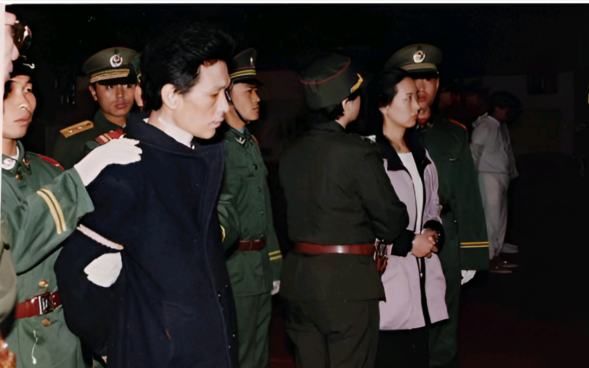 1995年12月,深圳万人公审大会,王建业与史燕青在这里接受公开审判,自