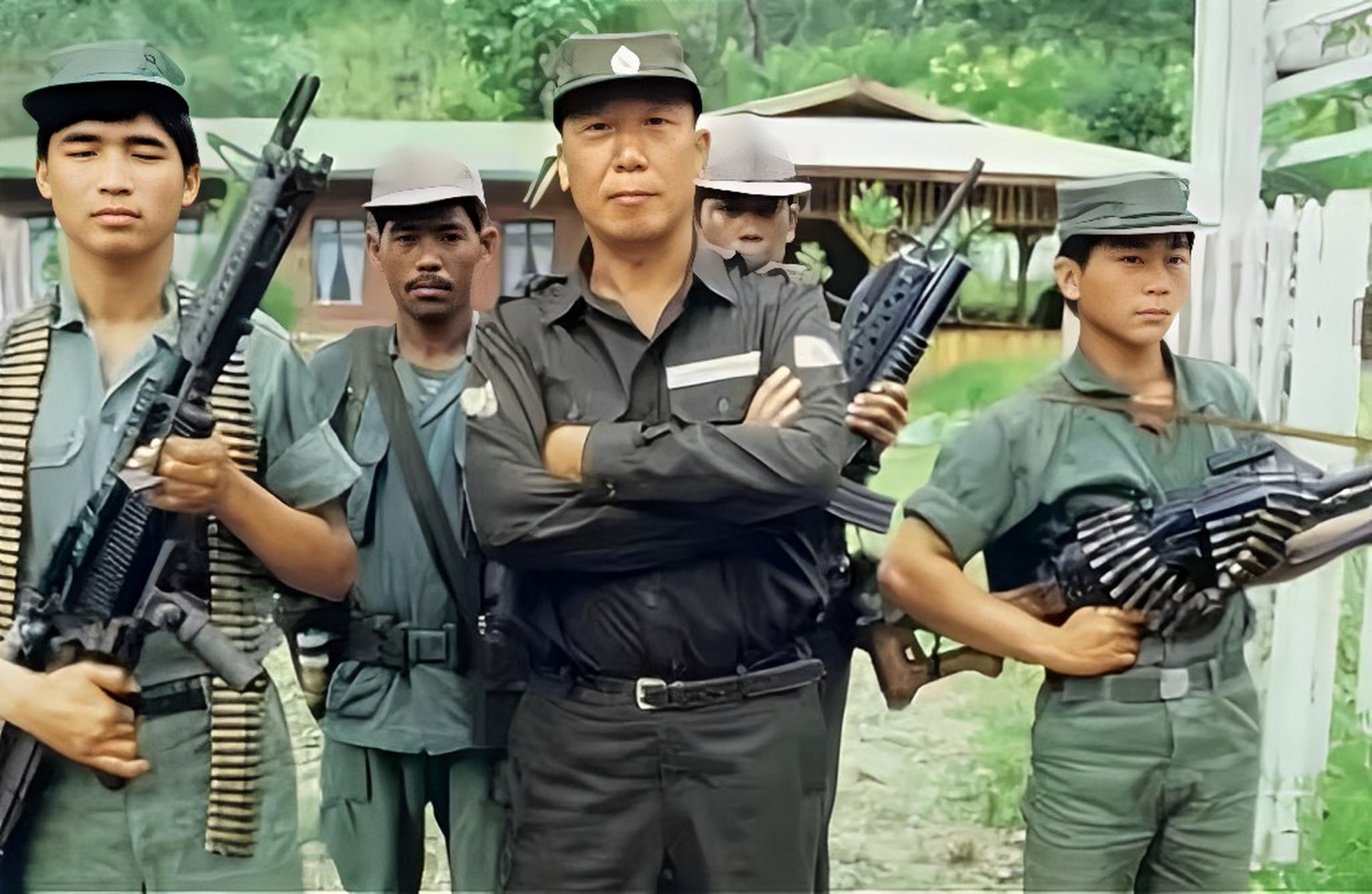 他的上司正处于危急状态.在这种情况下,张苏泉只有三个选择.