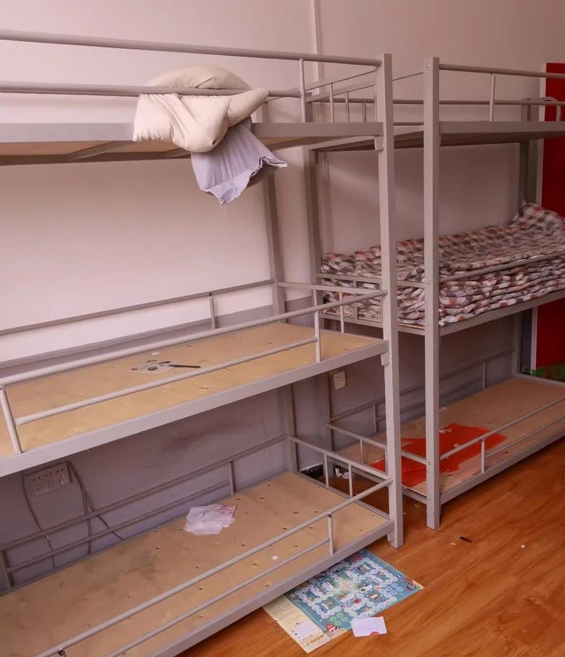 我刚进工厂,宿舍环境还不错[鄙视]