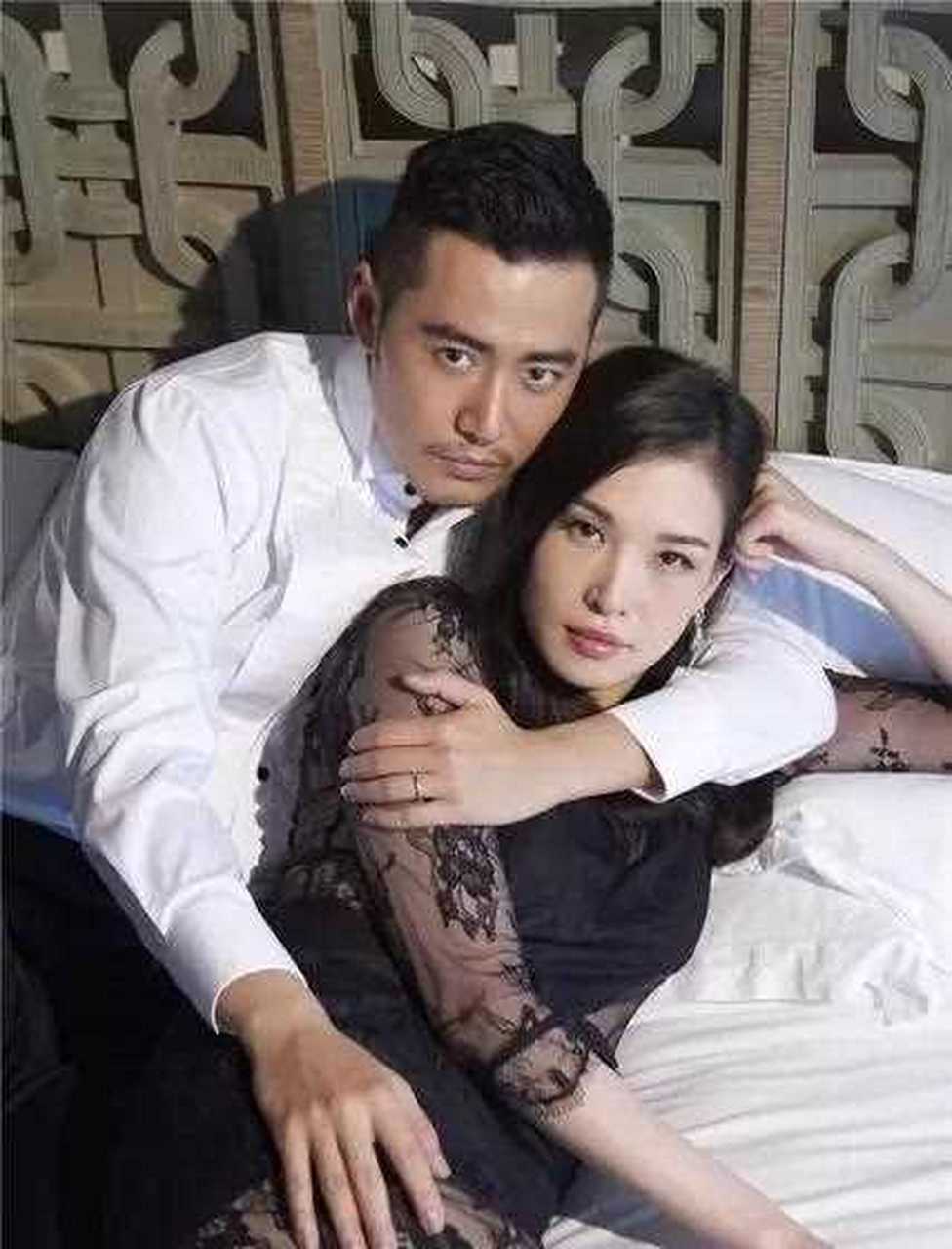 主持人魏巍与妻子佟辰洁合影照![鼓掌]