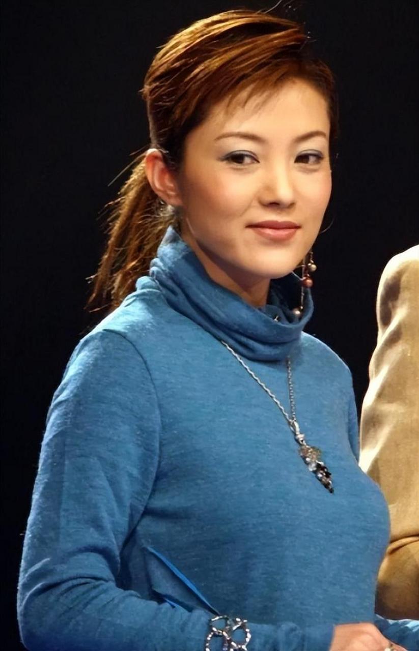 被"逃犯"捧"上位"的谢雨欣,为何落得今天这个下场?