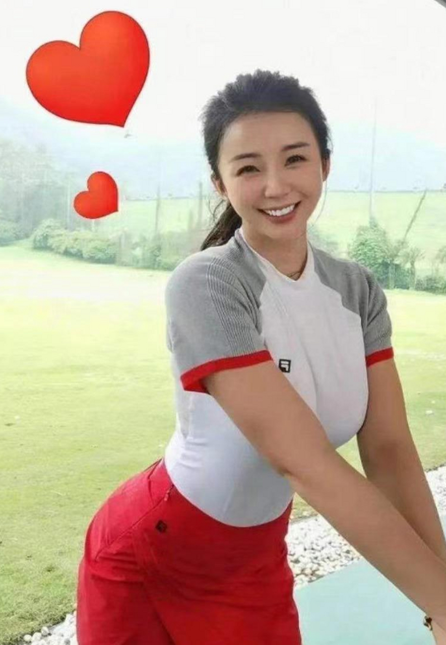 张曼源,毕业于北京体育大学体育传媒系,还是"nba最前线"主题曲演唱者