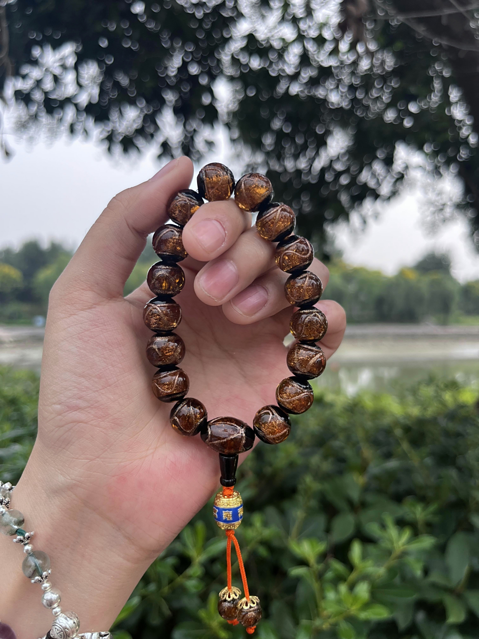 雍和宫香灰琉璃手串,金色琉璃招财进宝 #手串# #雍和宫# #雍和宫手串