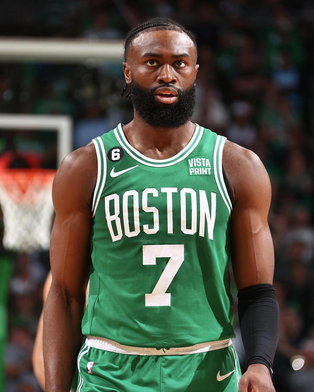 凯尔特人5年3亿续约布朗,nba正式进入3亿时代  北京时间月月26日,据