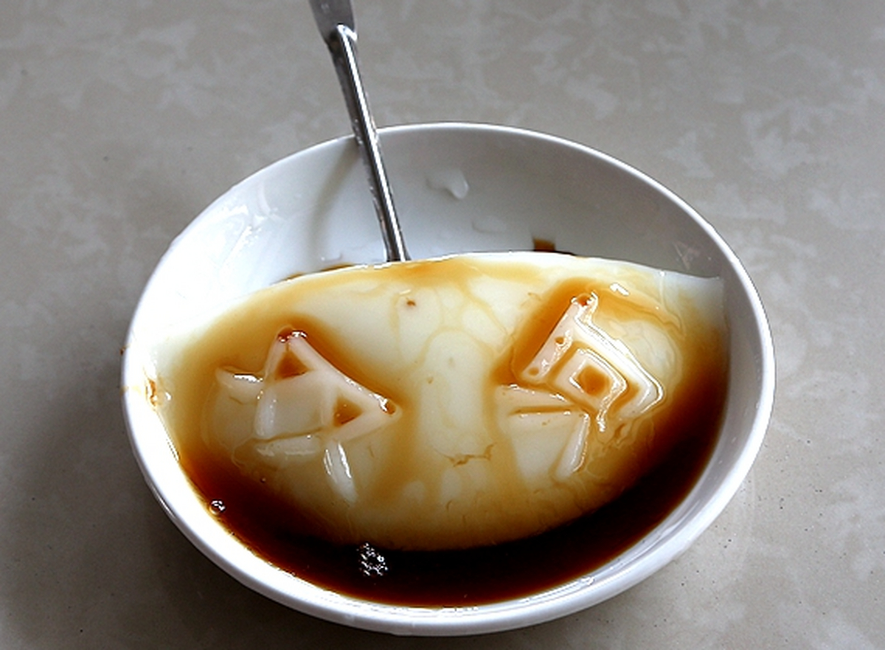 作为一个宜宾双河凉糕的狂热爱好者,我可以毫不夸张地说,这个小小的