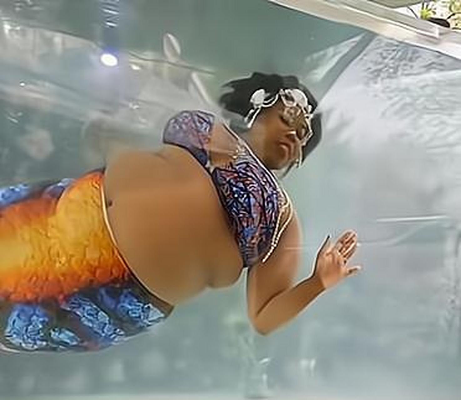 水族馆里的美人鱼,你欣赏的了吗? #搞笑趣味图