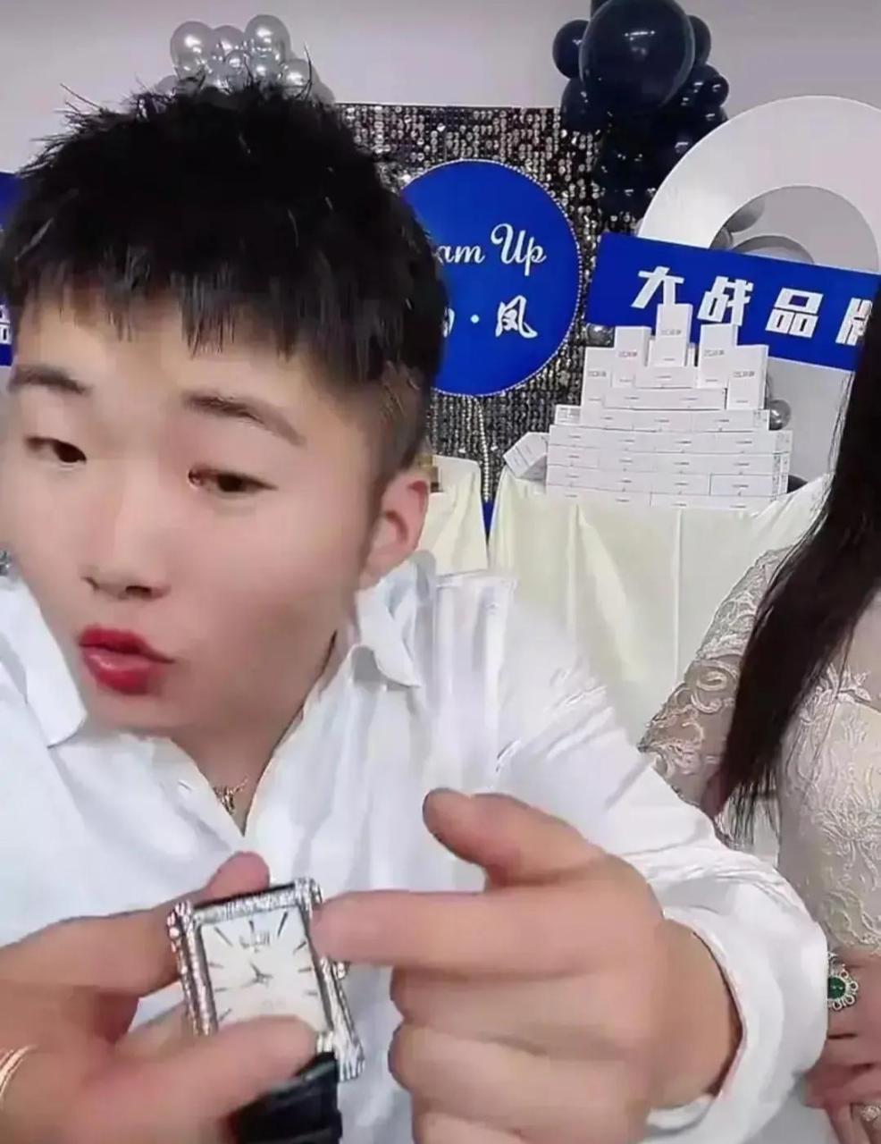 百家号星火计划# 看完歌手白小白的带货直播,感觉观众的智商被摁到了