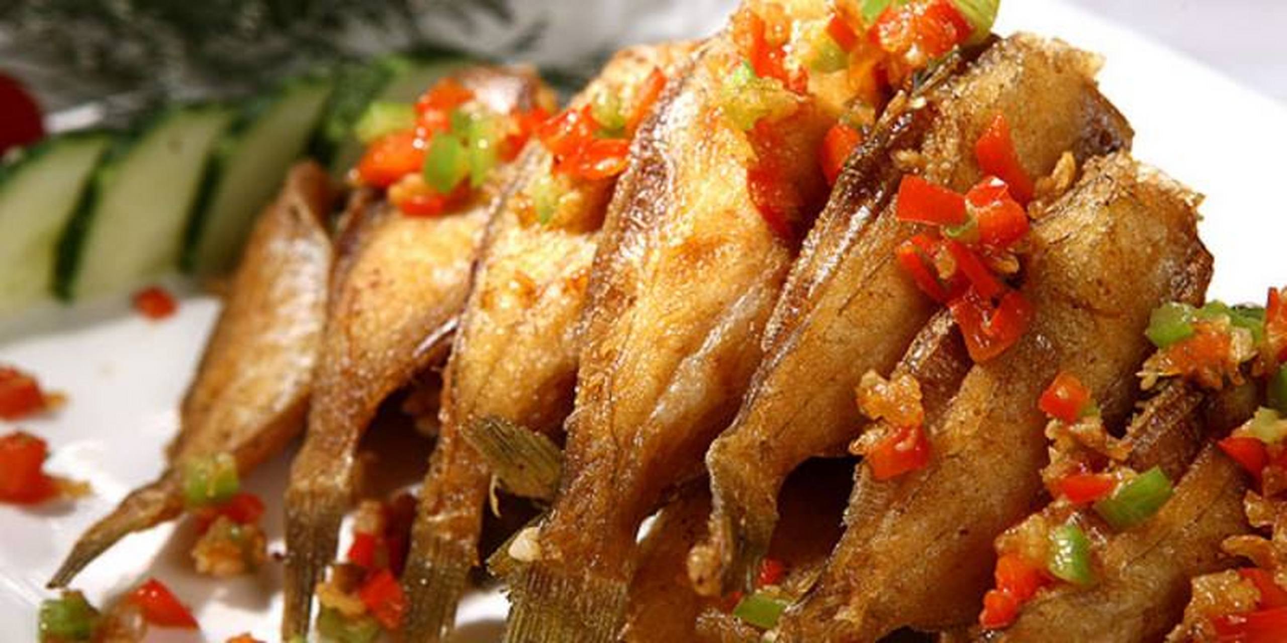 威宁草海细鱼又称"虾子鱼","黄辣丁","小黄鱼",长约寸许,不会长大