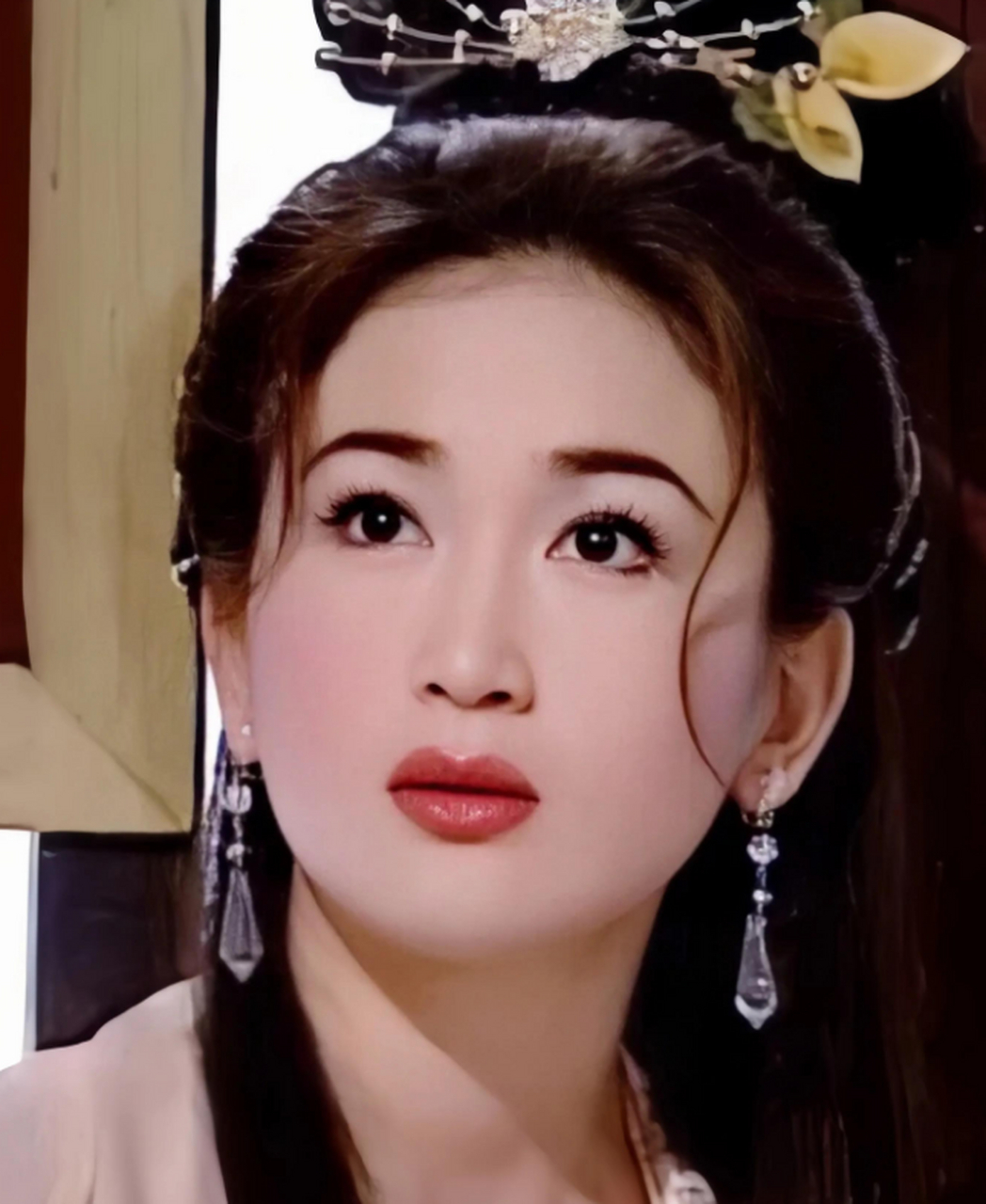 温碧霞的"苏妲己"没有浓妆艳抹,就演出了蛇蝎美人的样子,太美!