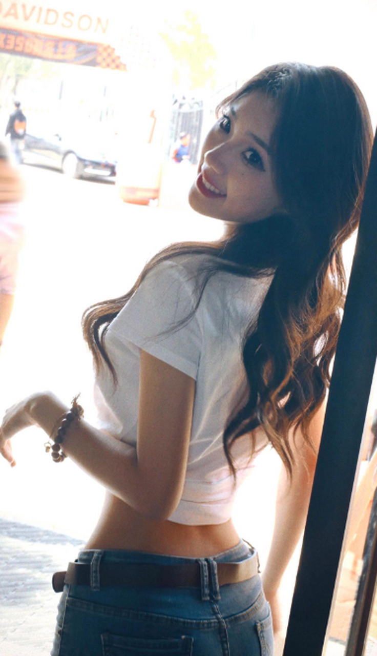 美女车模张艺轩