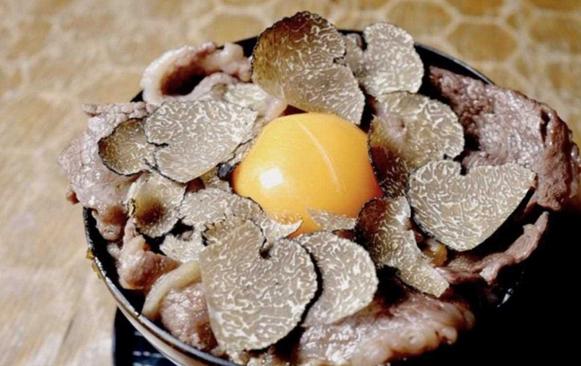 位于麻布十番的日本料理居酒屋,店里不仅有很多很稀有的日本酒,还有