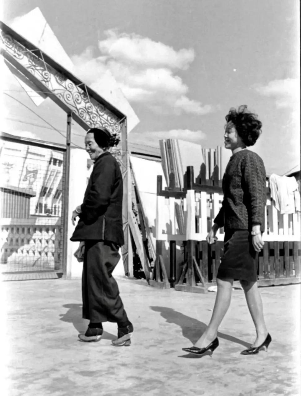 领动计划# 三寸金莲和高跟鞋的相遇,这是历史和现代的碰撞,不同两个